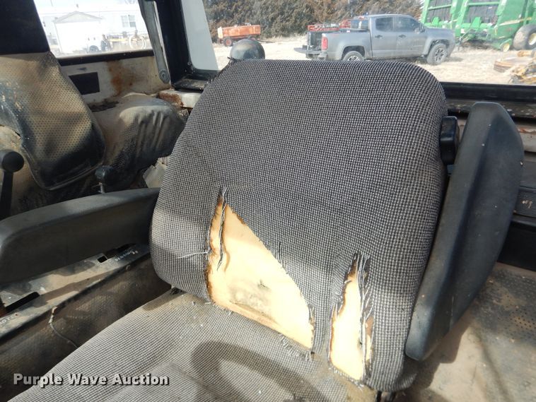 image for item DJ4950 1976 Case 1370  tractor