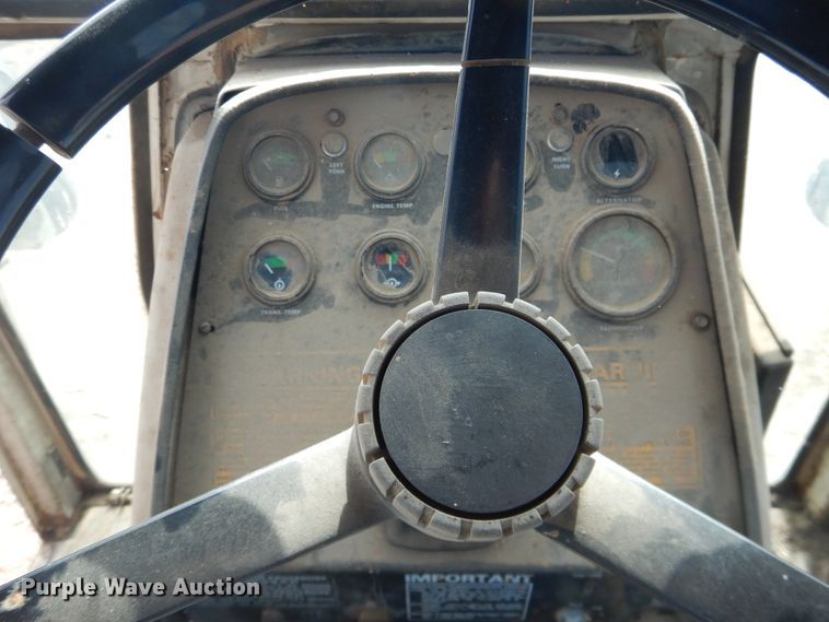 image for item DJ4950 1976 Case 1370  tractor