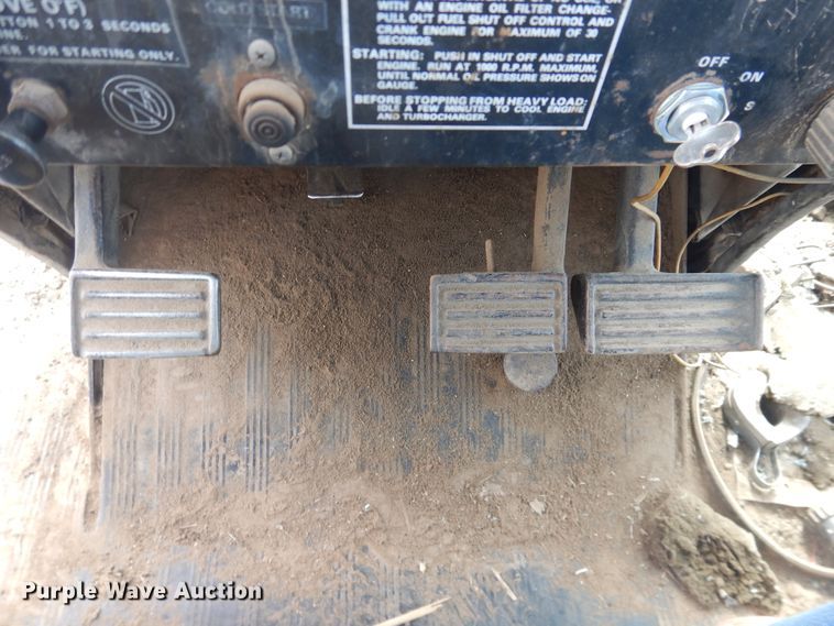 image for item DJ4950 1976 Case 1370  tractor