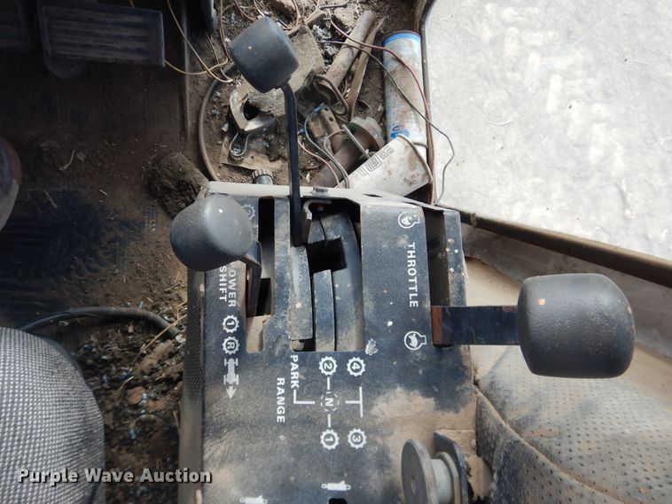 image for item DJ4950 1976 Case 1370  tractor