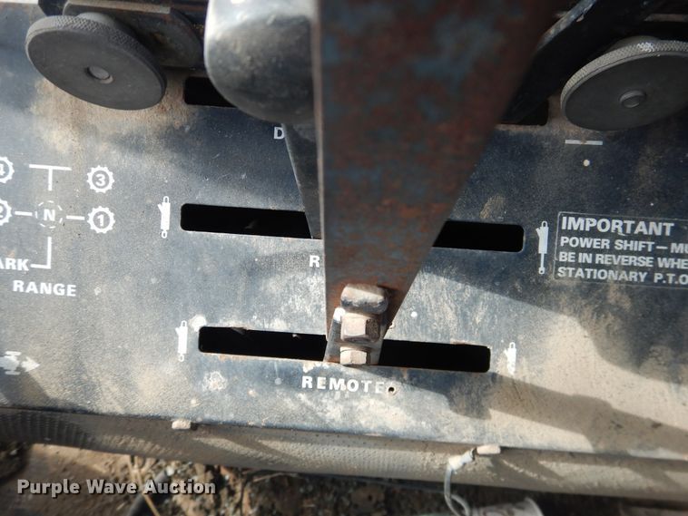 image for item DJ4950 1976 Case 1370  tractor