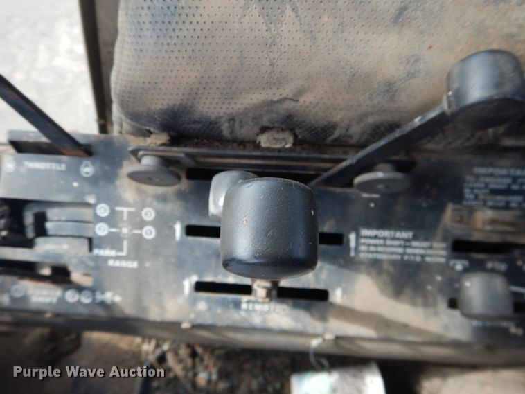 image for item DJ4950 1976 Case 1370  tractor