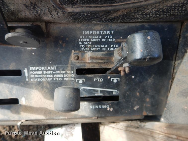 image for item DJ4950 1976 Case 1370  tractor