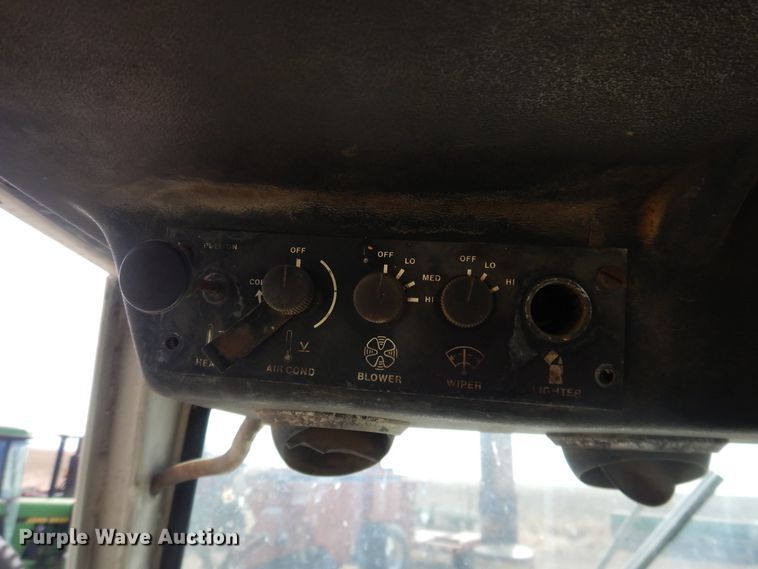 image for item DJ4950 1976 Case 1370  tractor