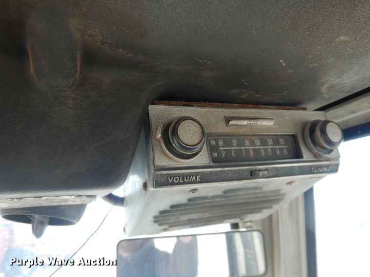 image for item DJ4950 1976 Case 1370  tractor