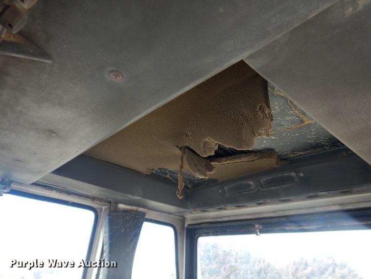 image for item DJ4950 1976 Case 1370  tractor