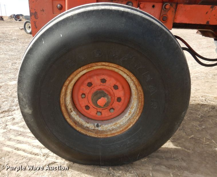 image for item DJ4950 1976 Case 1370  tractor