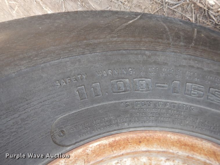 image for item DJ4950 1976 Case 1370  tractor