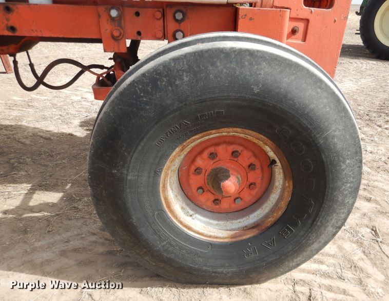 image for item DJ4950 1976 Case 1370  tractor