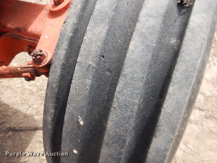 image for item DJ4950 1976 Case 1370  tractor