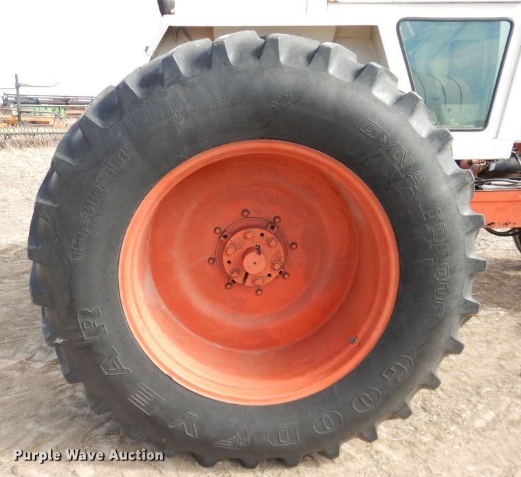 image for item DJ4950 1976 Case 1370  tractor