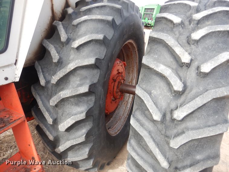 image for item DJ4950 1976 Case 1370  tractor