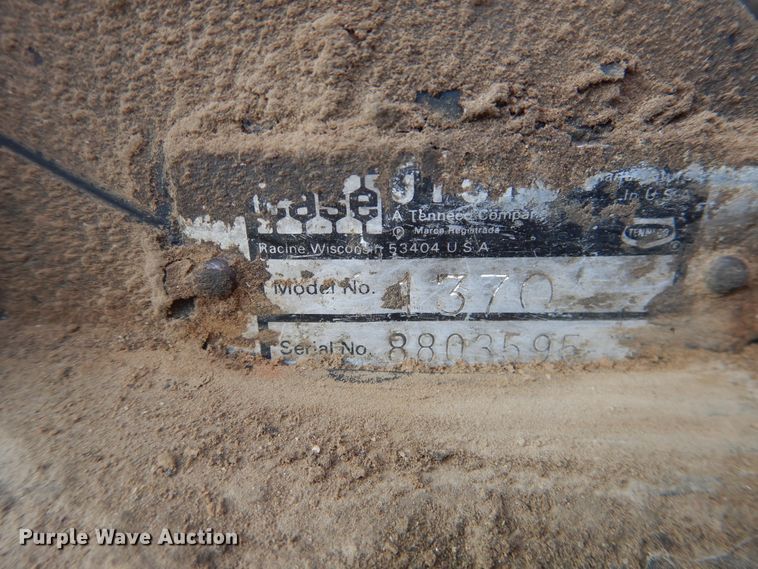 image for item DJ4950 1976 Case 1370  tractor