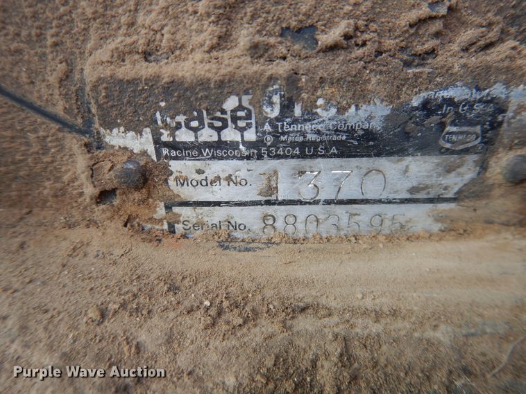 image for item DJ4950 1976 Case 1370  tractor