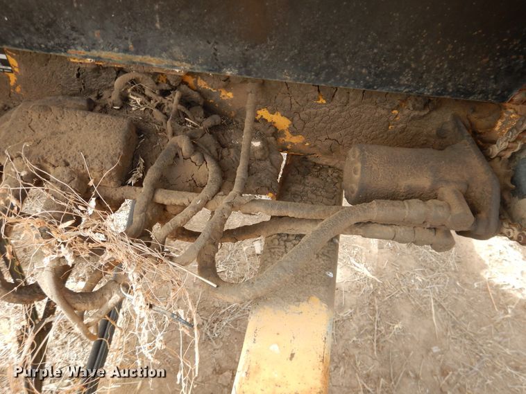 image for item DJ4951 Buffalo 78004234 round bale accumulator trailer