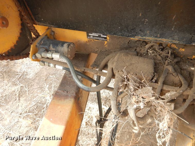 image for item DJ4951 Buffalo 78004234 round bale accumulator trailer