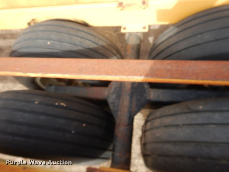 image for item DJ4951 Buffalo 78004234 round bale accumulator trailer