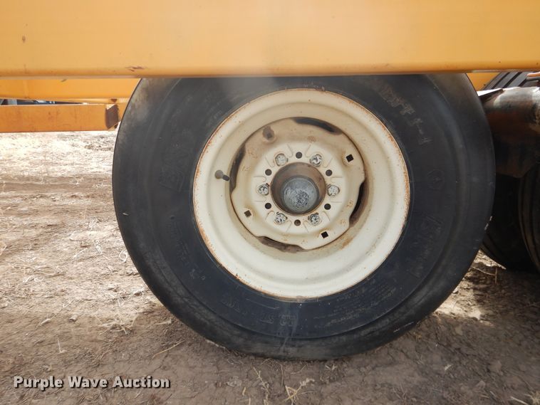 image for item DJ4951 Buffalo 78004234 round bale accumulator trailer