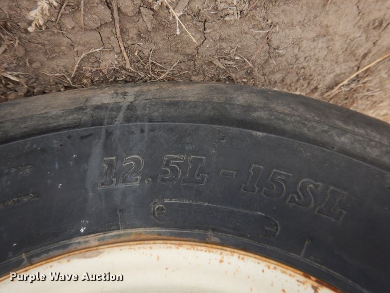 image for item DJ4951 Buffalo 78004234 round bale accumulator trailer