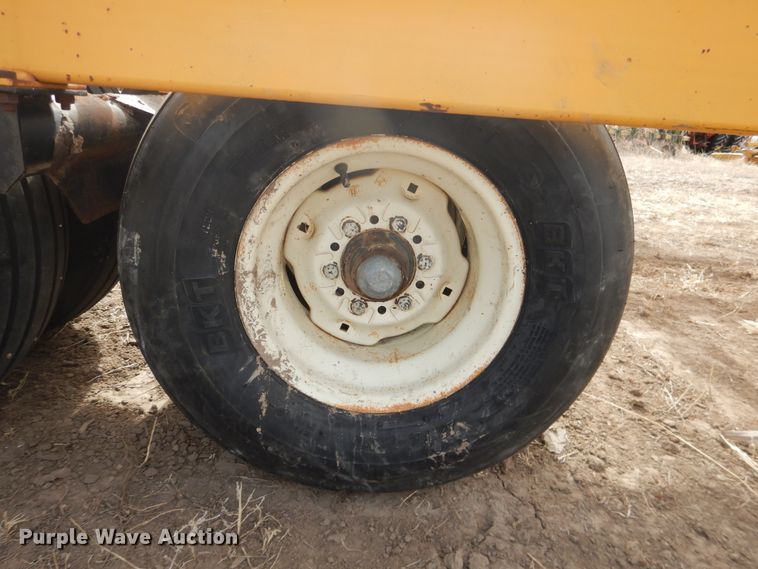 image for item DJ4951 Buffalo 78004234 round bale accumulator trailer