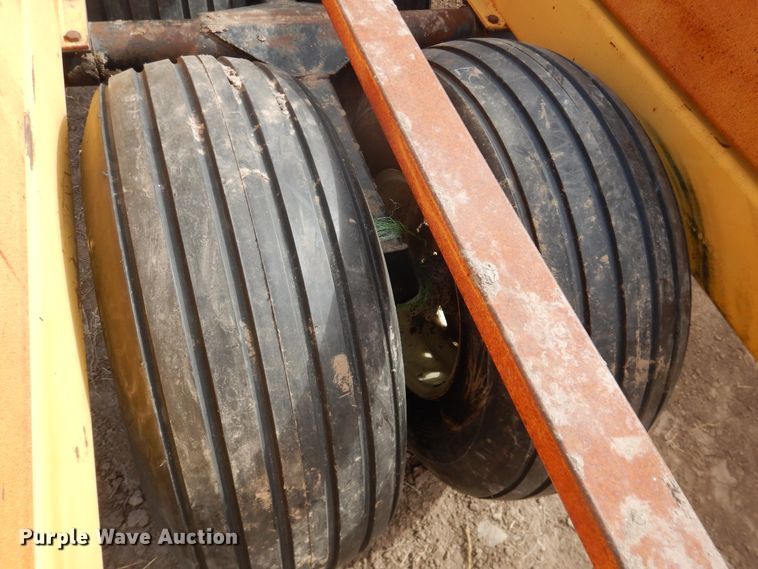 image for item DJ4951 Buffalo 78004234 round bale accumulator trailer