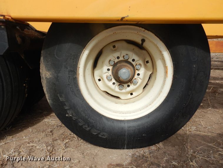 image for item DJ4951 Buffalo 78004234 round bale accumulator trailer