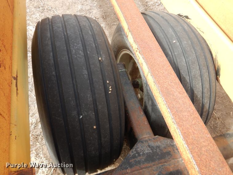 image for item DJ4951 Buffalo 78004234 round bale accumulator trailer