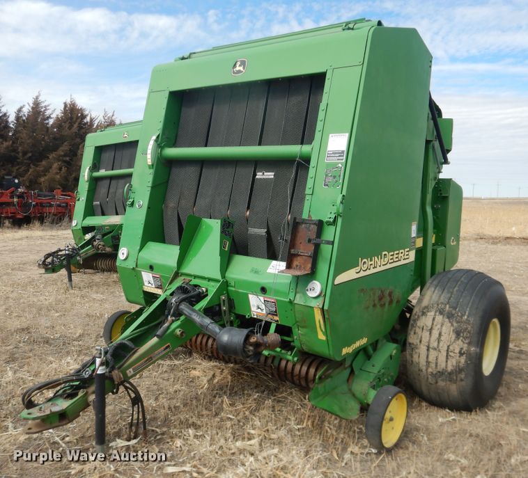 image for item DJ4953 2004 John Deere 567  round baler