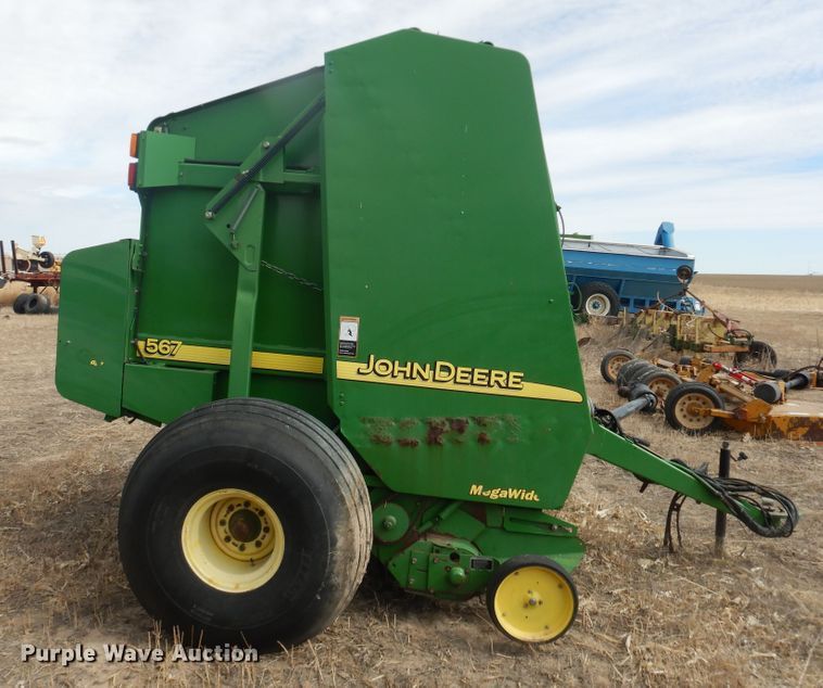 image for item DJ4953 2004 John Deere 567  round baler