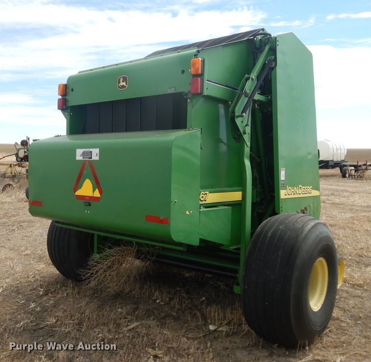 image for item DJ4953 2004 John Deere 567  round baler