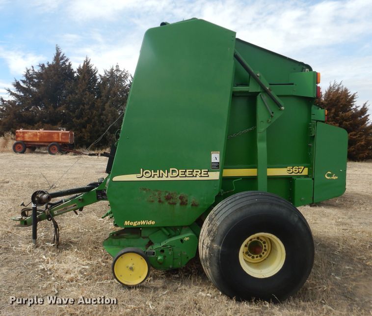 image for item DJ4953 2004 John Deere 567  round baler