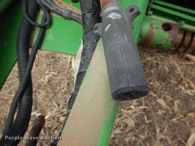 image for item DJ4953 2004 John Deere 567  round baler