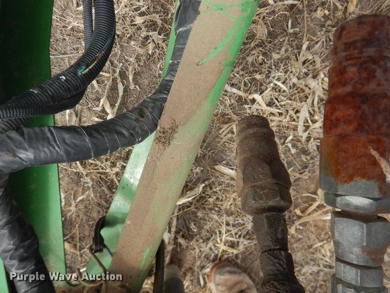 image for item DJ4953 2004 John Deere 567  round baler