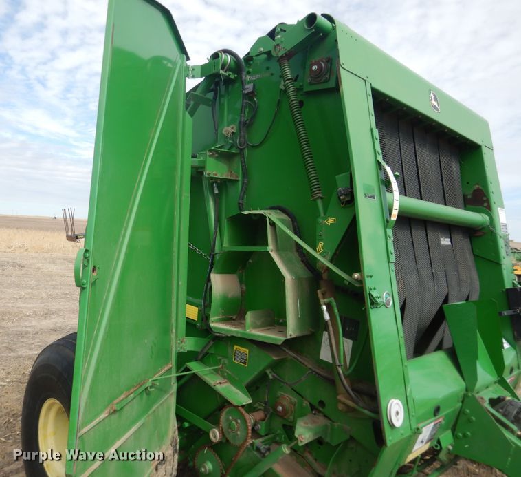 image for item DJ4953 2004 John Deere 567  round baler