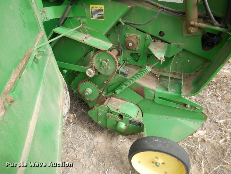 image for item DJ4953 2004 John Deere 567  round baler