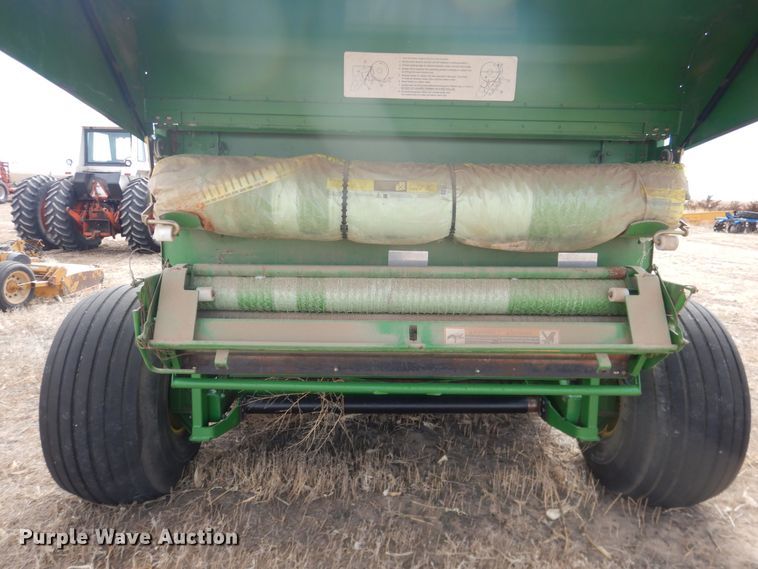 image for item DJ4953 2004 John Deere 567  round baler