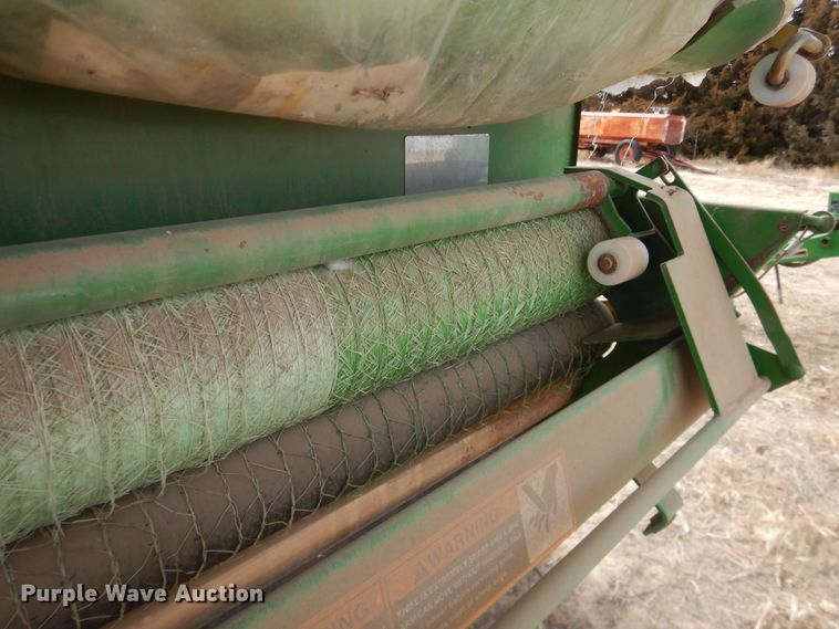 image for item DJ4953 2004 John Deere 567  round baler