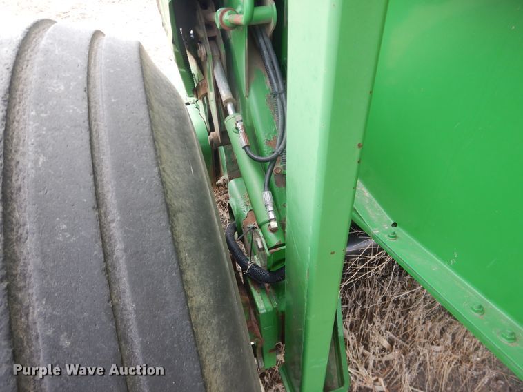 image for item DJ4953 2004 John Deere 567  round baler