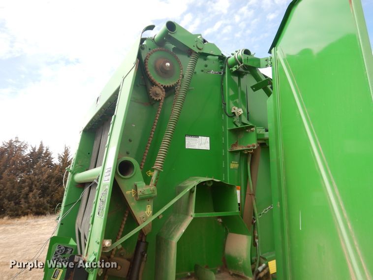 image for item DJ4953 2004 John Deere 567  round baler