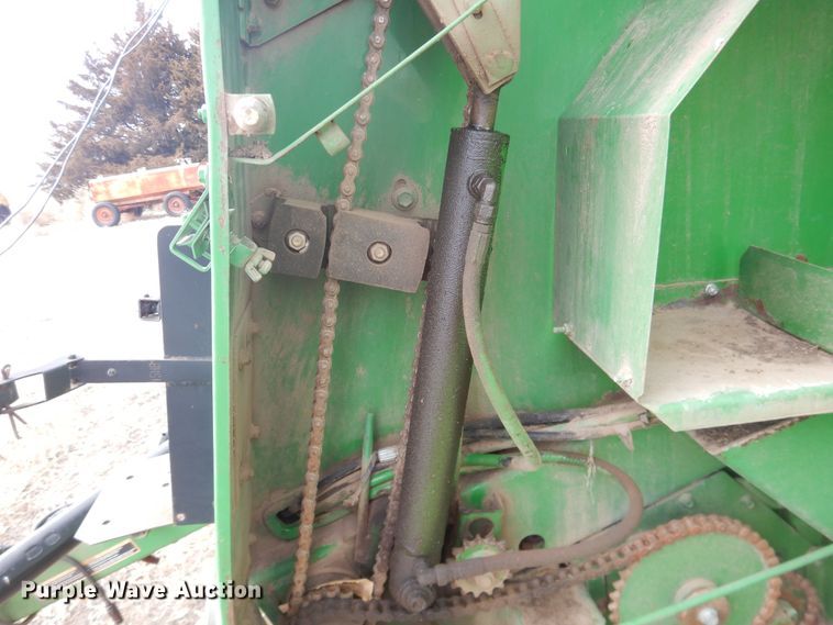 image for item DJ4953 2004 John Deere 567  round baler