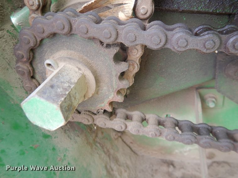 image for item DJ4953 2004 John Deere 567  round baler