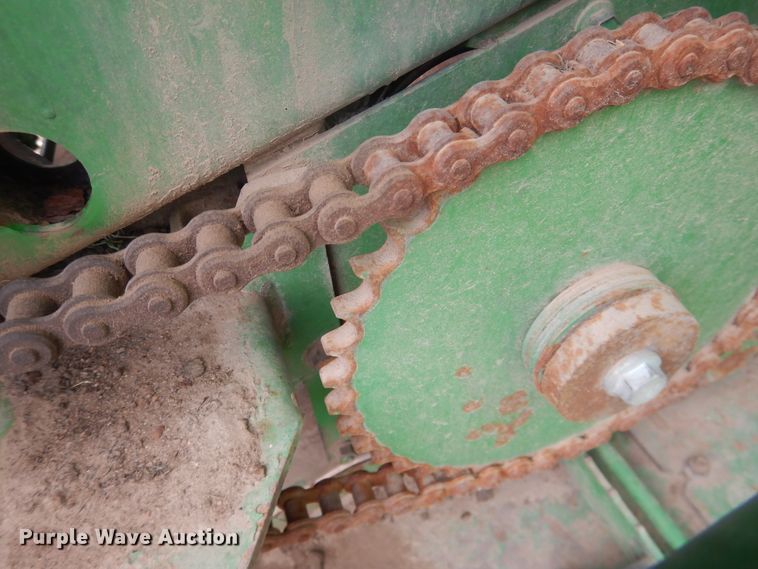 image for item DJ4953 2004 John Deere 567  round baler