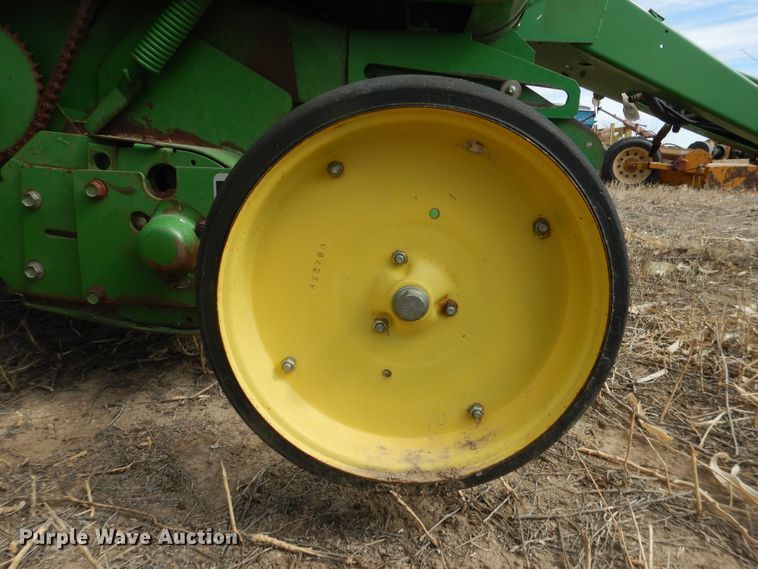 image for item DJ4953 2004 John Deere 567  round baler