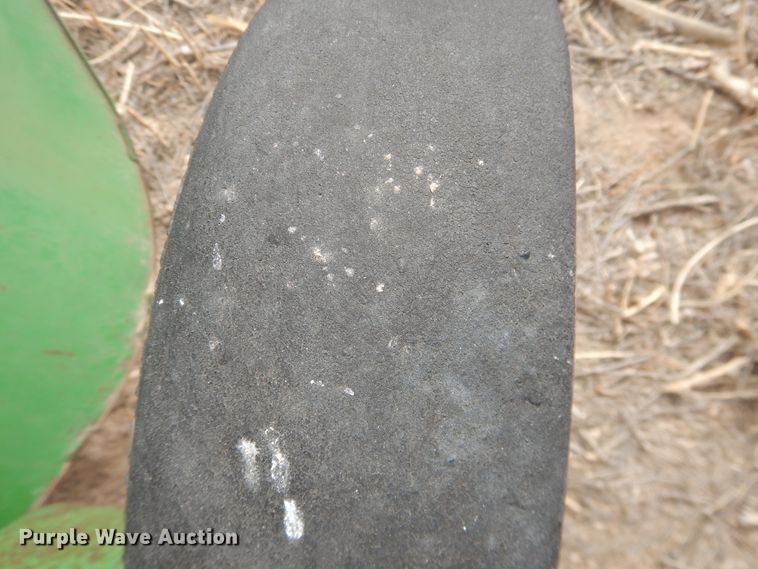 image for item DJ4953 2004 John Deere 567  round baler