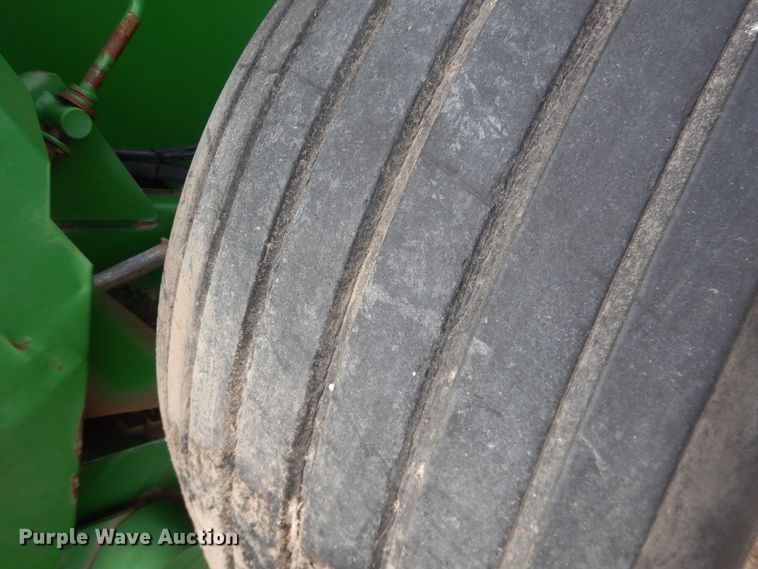 image for item DJ4953 2004 John Deere 567  round baler