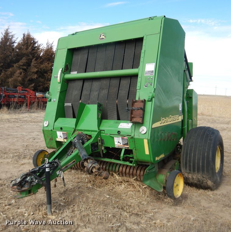 image for item DJ4954 2004 John Deere 567  round baler