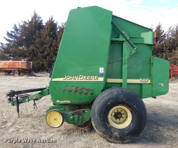 image for item DJ4954 2004 John Deere 567  round baler