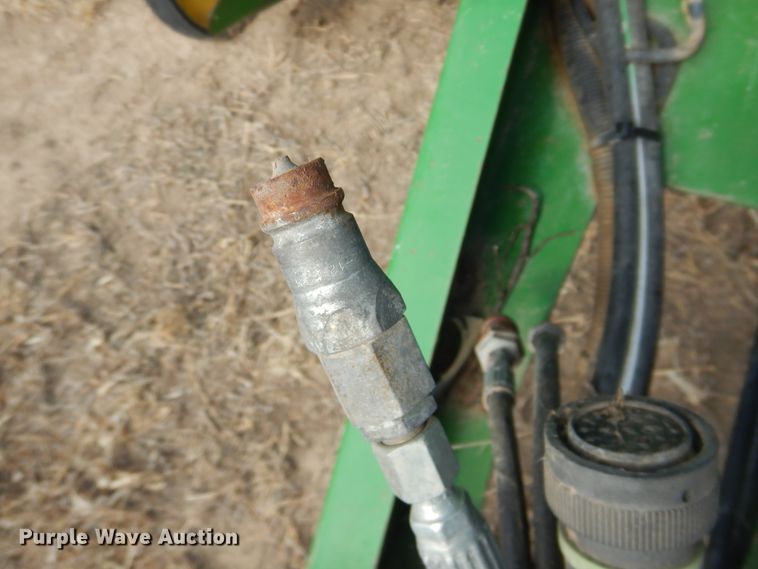 image for item DJ4954 2004 John Deere 567  round baler