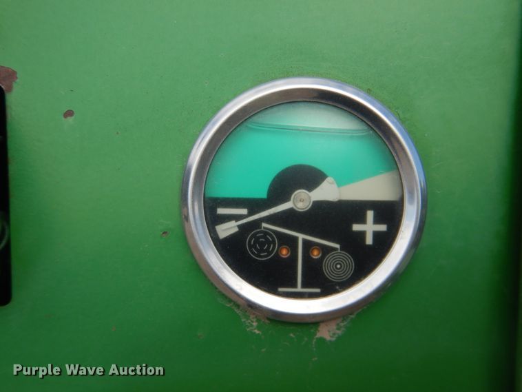 image for item DJ4954 2004 John Deere 567  round baler