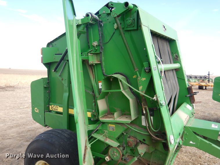 image for item DJ4954 2004 John Deere 567  round baler